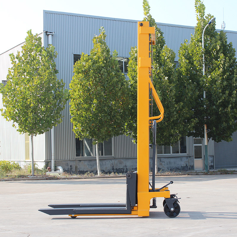 手动托盘堆垛机