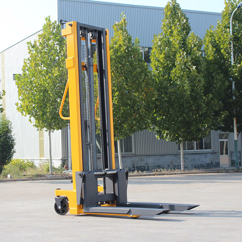 手动托盘堆垛机